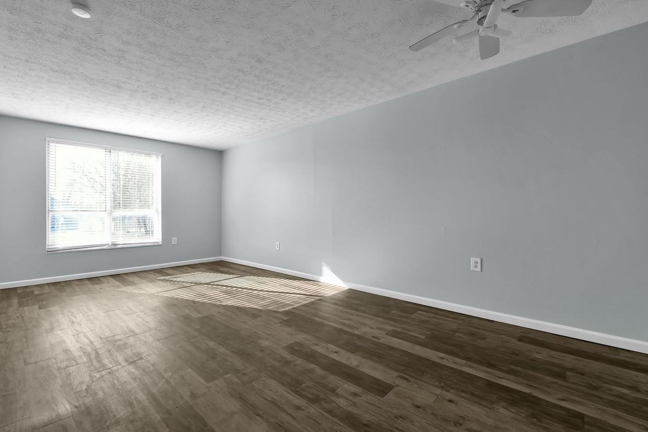 2 & 3 Bedroom Updated Garden Apartments - Photo 3 of 50