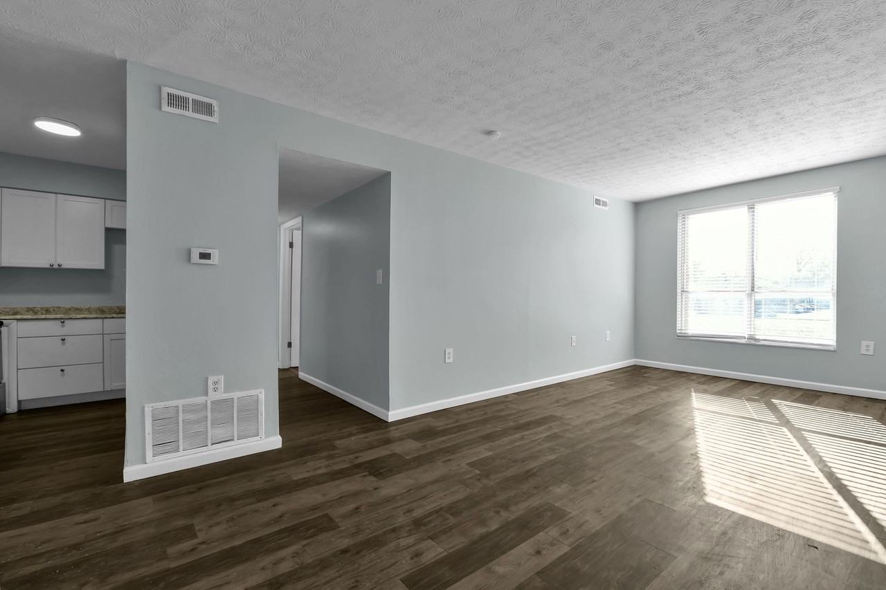 2 & 3 Bedroom Updated Garden Apartments - Photo 4 of 50