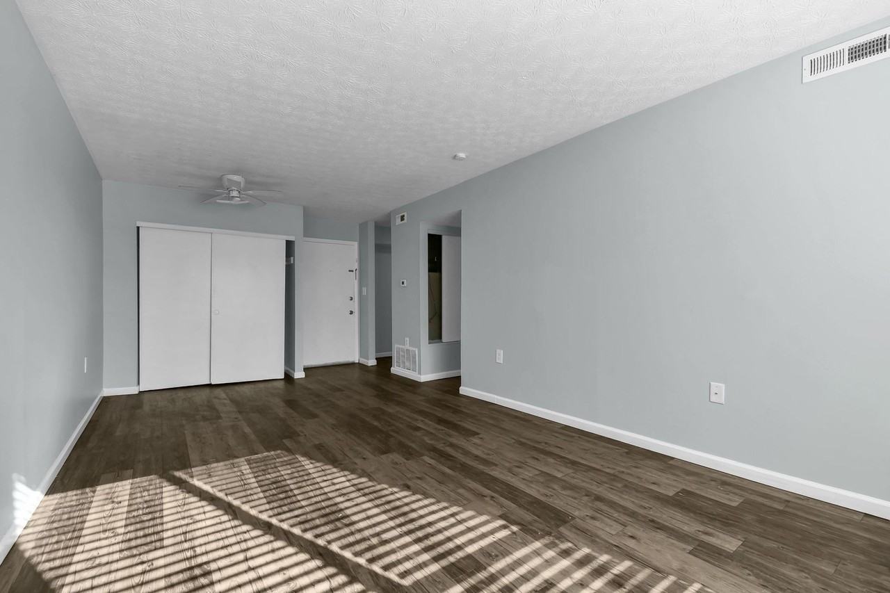 2 & 3 Bedroom Updated Garden Apartments - Photo 5 of 50