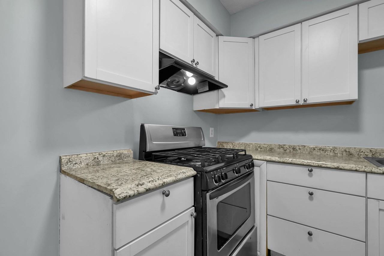 2 & 3 Bedroom Updated Garden Apartments - Photo 7 of 50