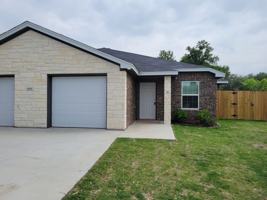 featured image of 1606 Pontotoc Trce