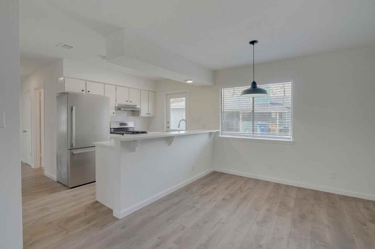 304 John Nance Garner Cir #A2 - Photo 7 of 20