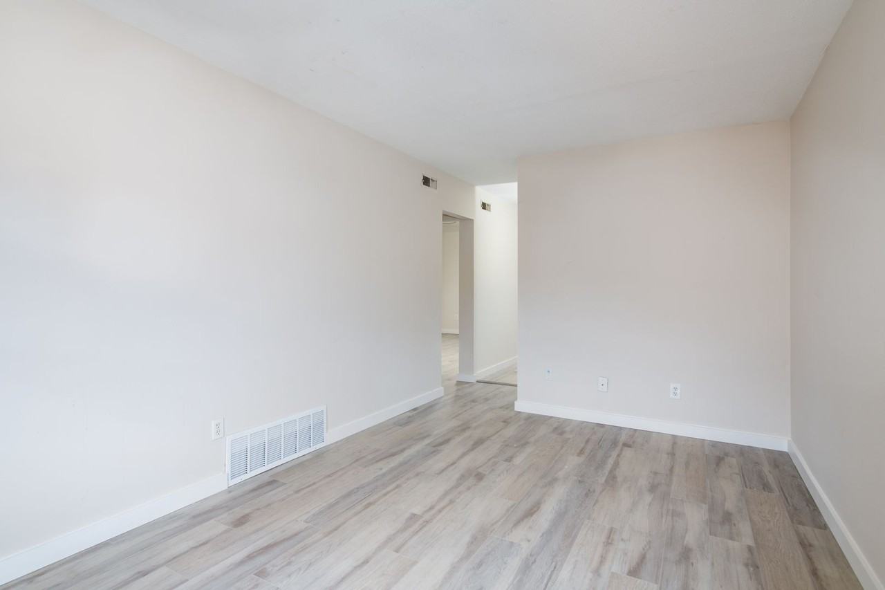 Heege Place - Photo 4 of 7