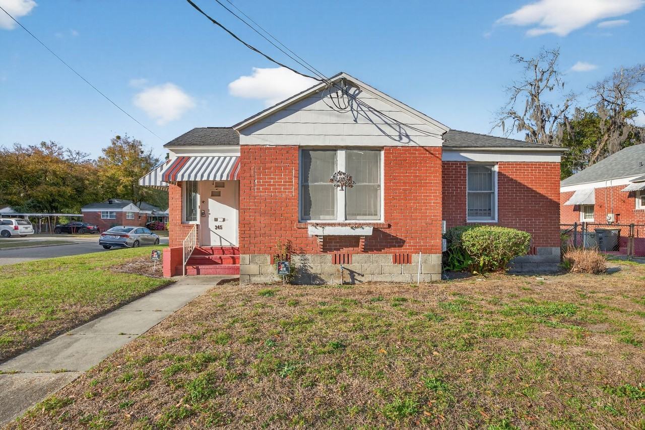 345 E 44th St - Photo 2 of 23