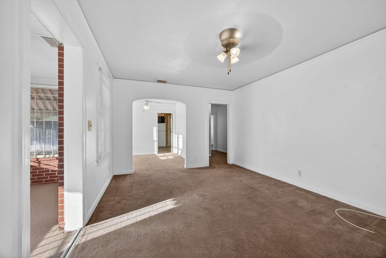 345 E 44th St - Photo 3 of 23