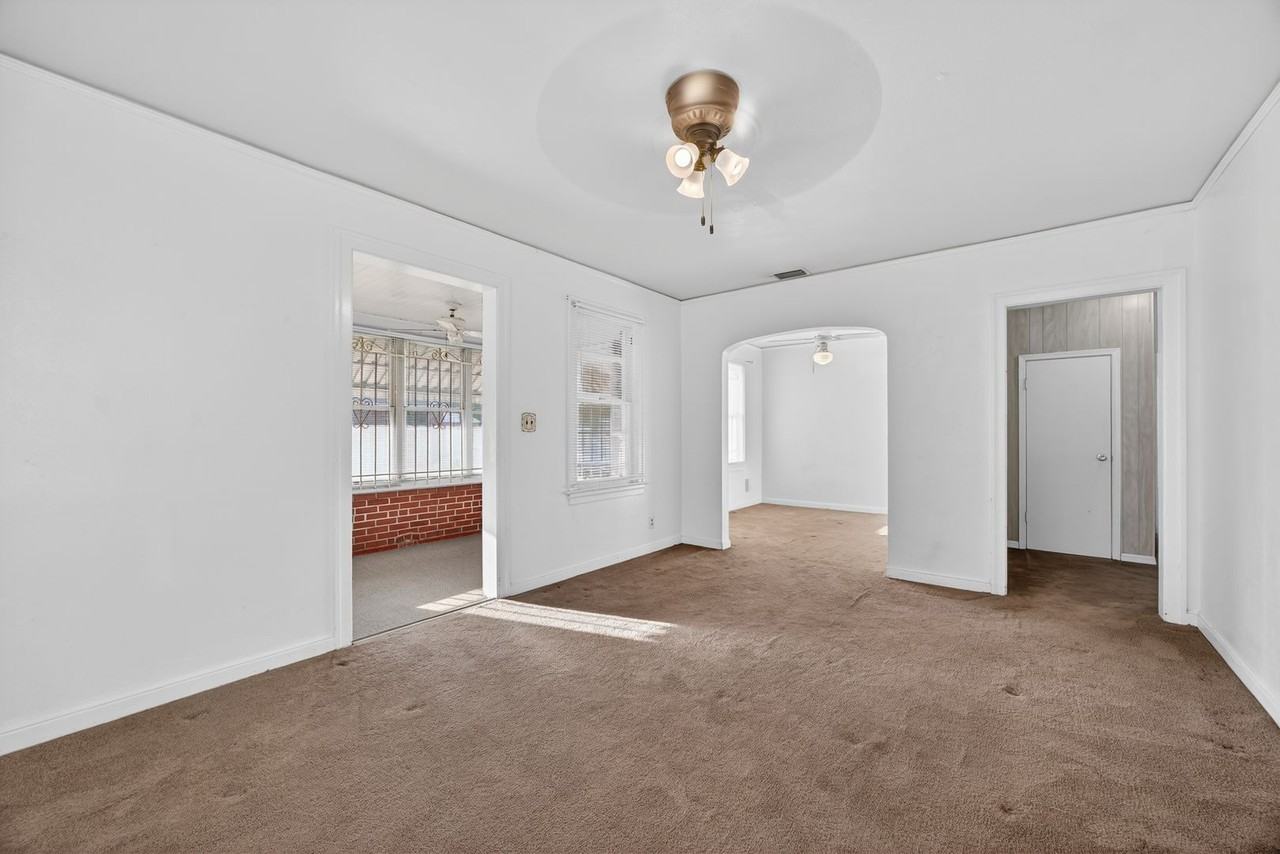 345 E 44th St - Photo 4 of 23