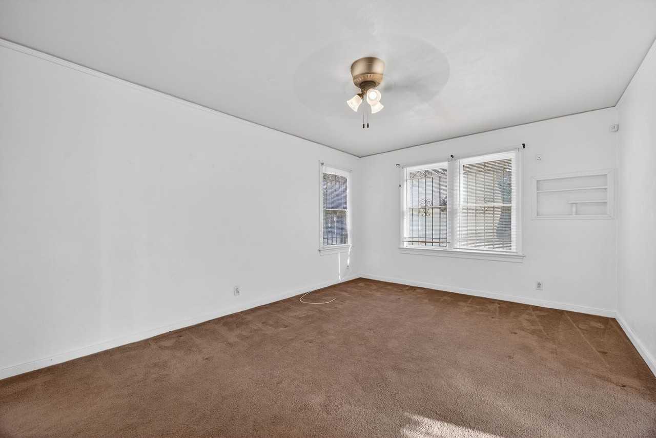 345 E 44th St - Photo 5 of 23