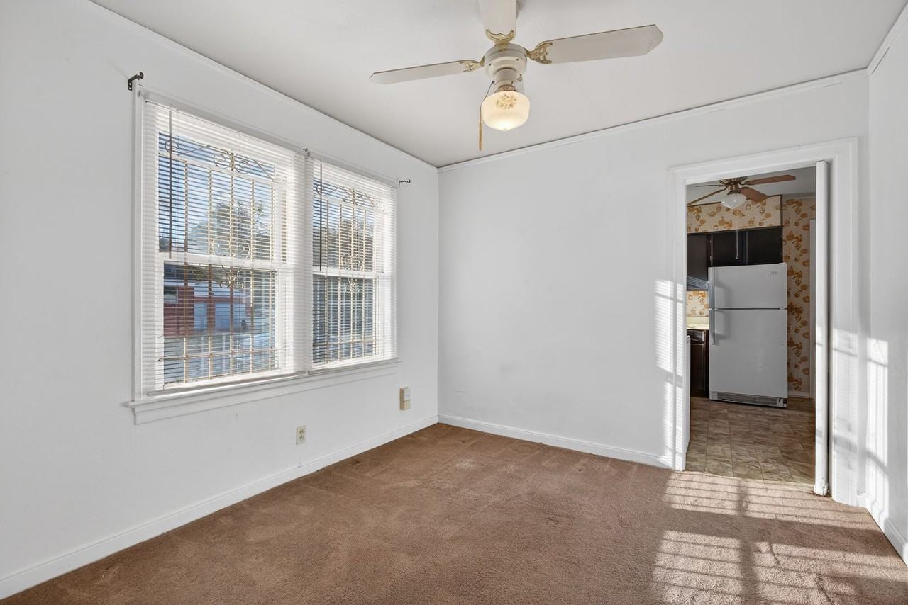 345 E 44th St - Photo 7 of 23