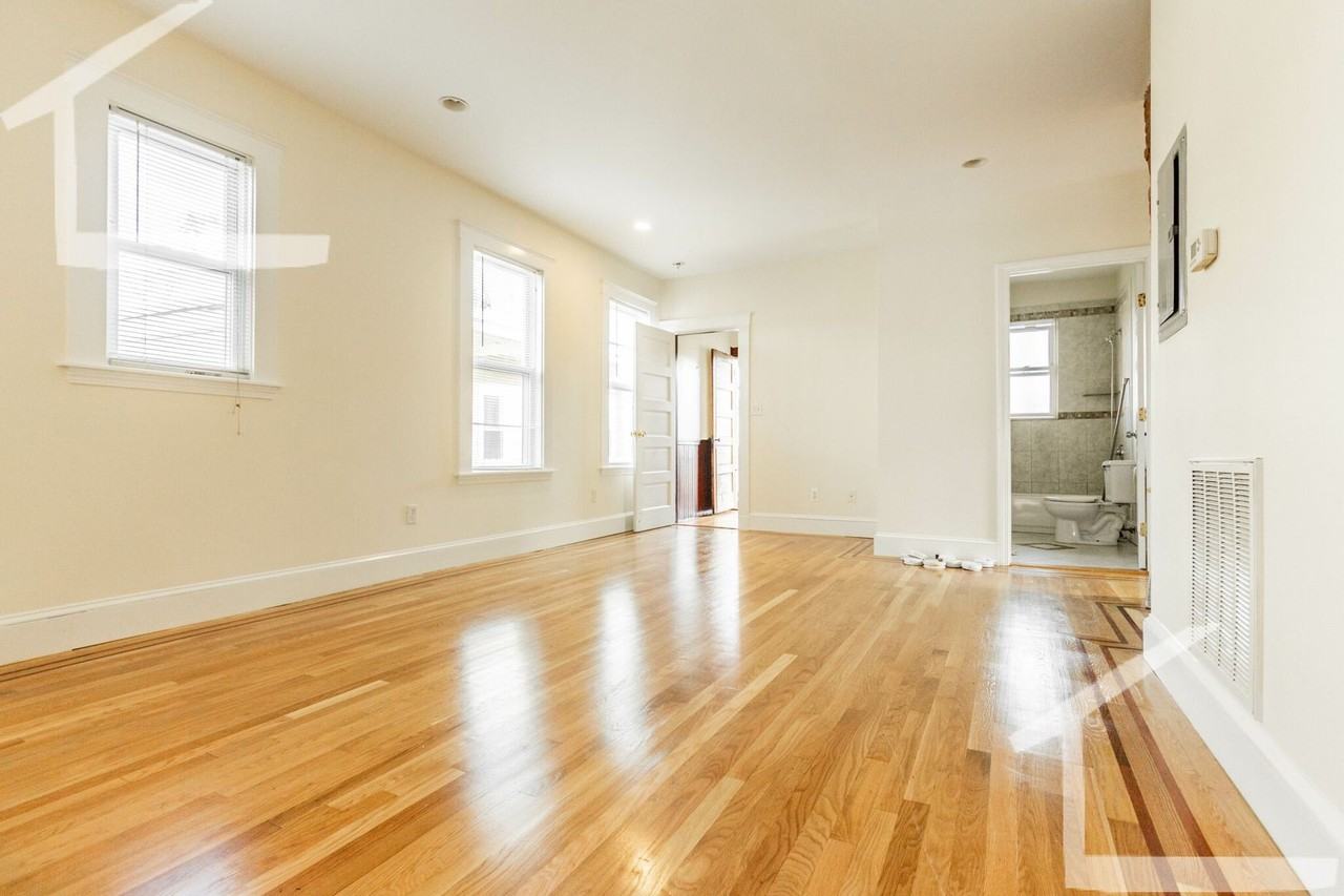 86A Easton St - Photo 4 of 22