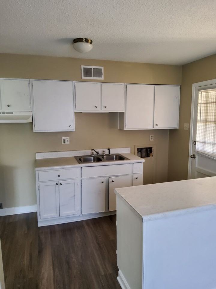 3677 Hillbrook Rd - Photo 4 of 15