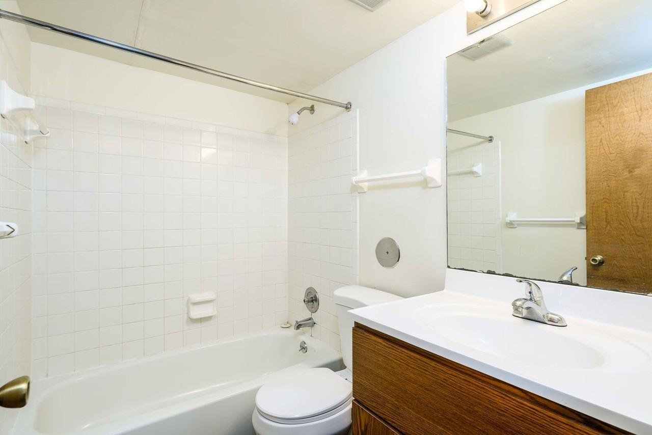 Oak Forest Apartments - Photo 7 of 50