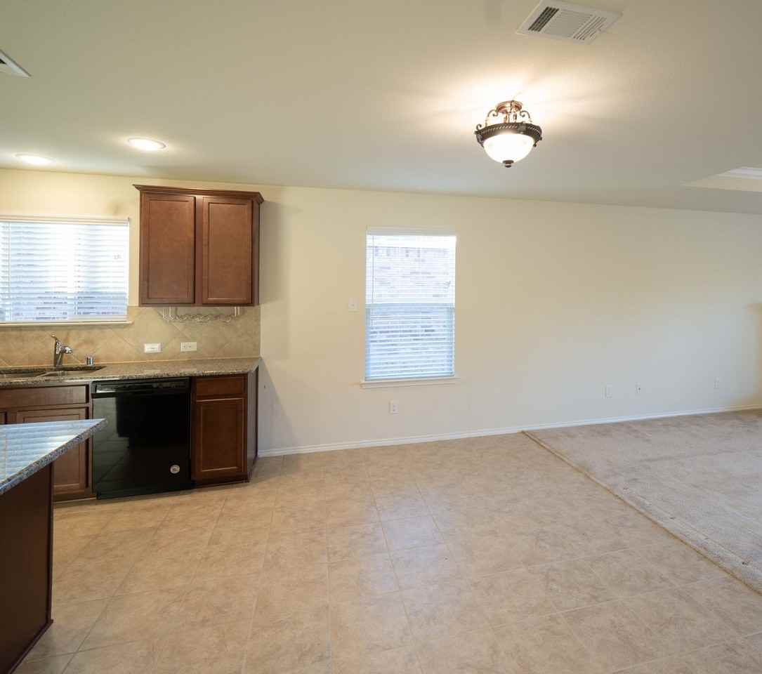 140 Waxberry Dr - Photo 3 of 6