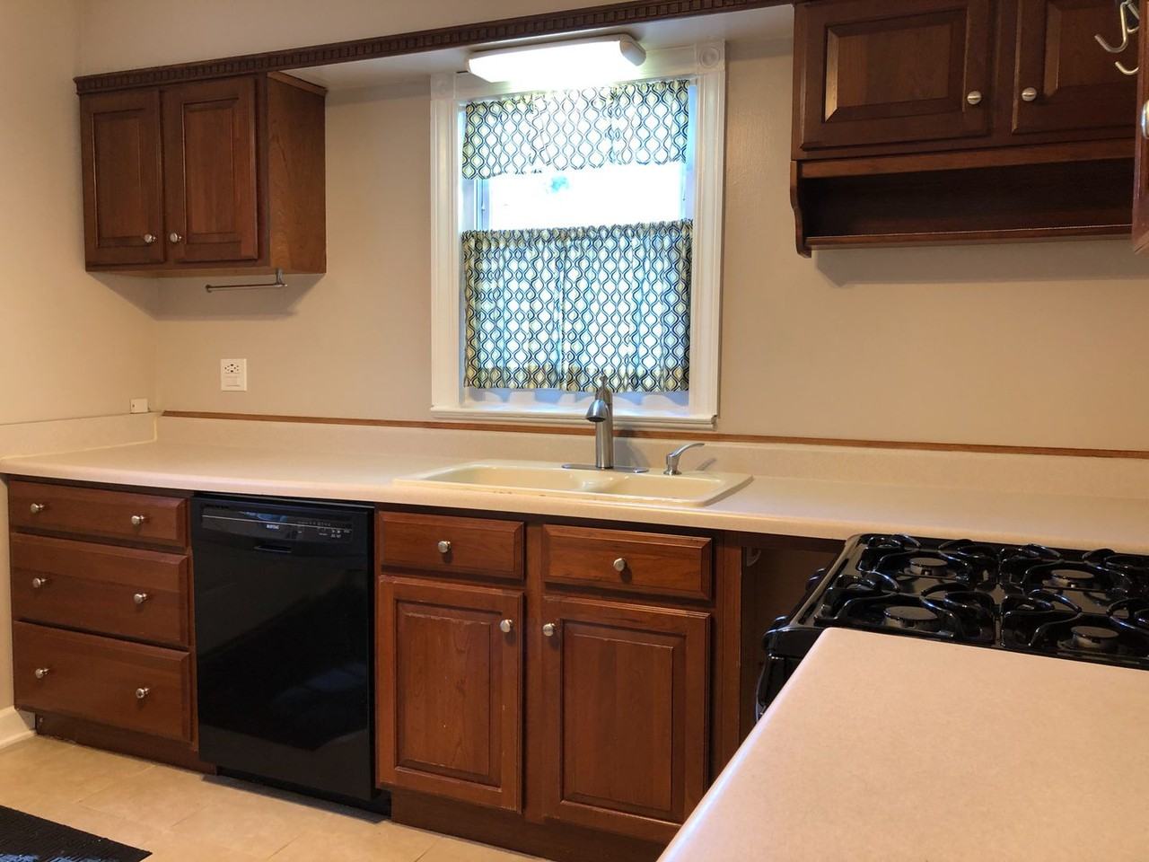 148 S Cedar St - Photo 2 of 25