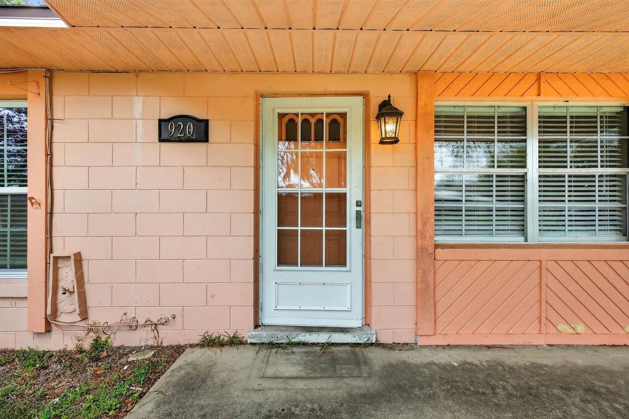 920 Cedar Cir - Photo 2 of 21