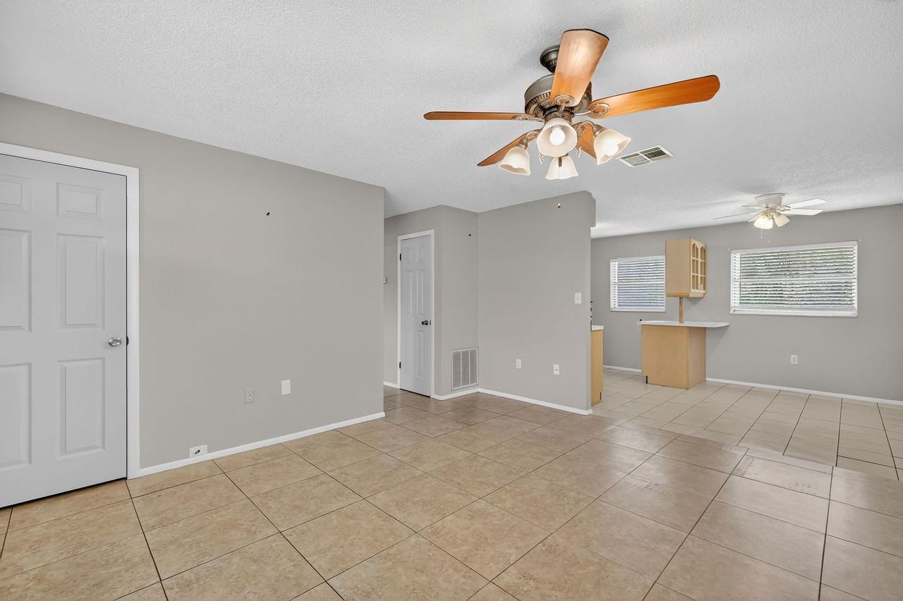 920 Cedar Cir - Photo 6 of 21