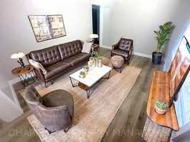 featured image of 1227 E 8th St