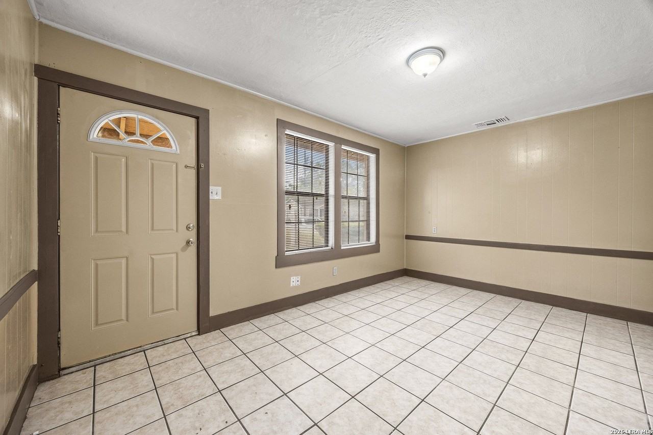 503 Verne St Unit 1 - Photo 3 of 20