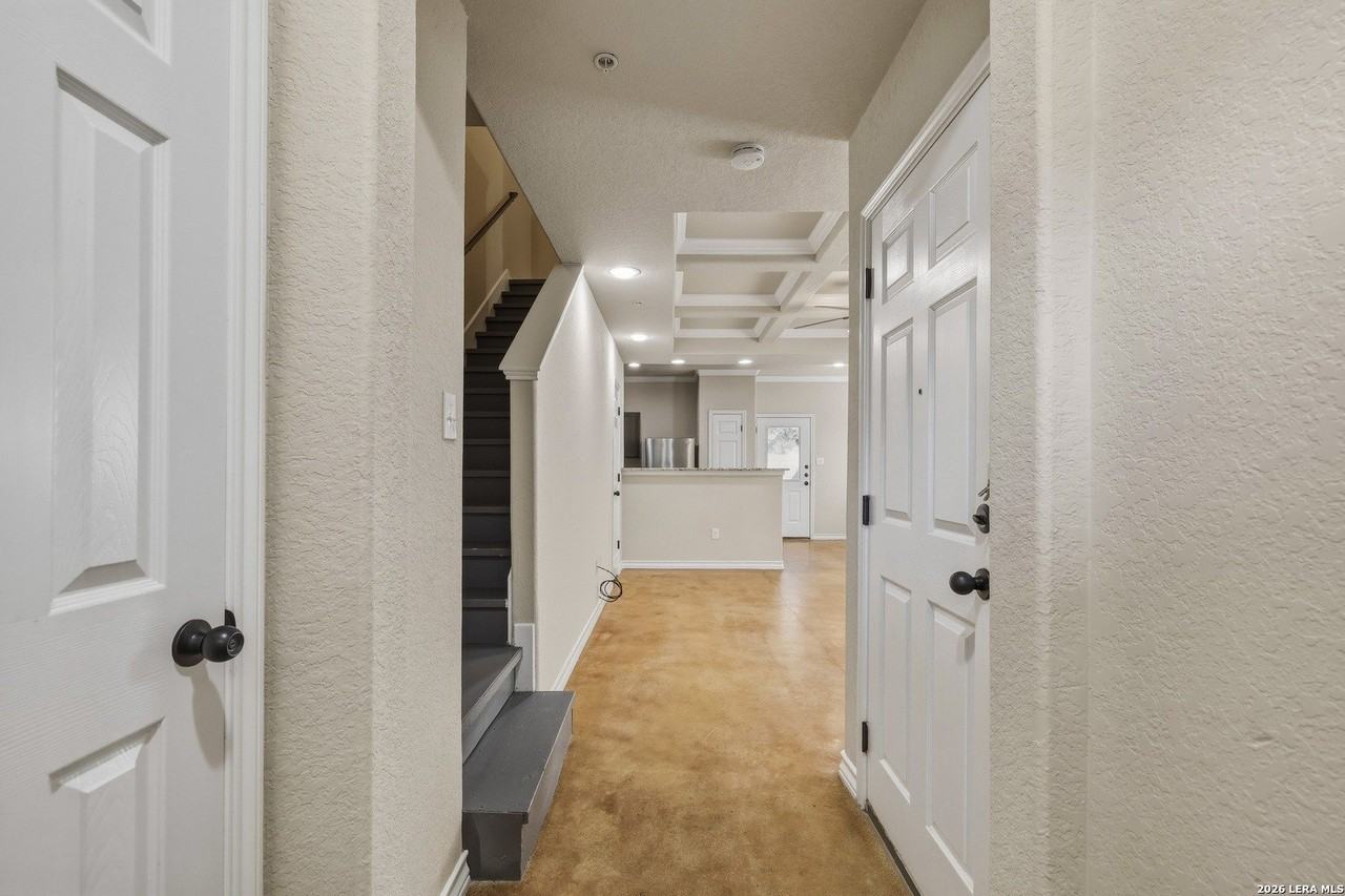 5005 Flipper Dr - Photo 3 of 30