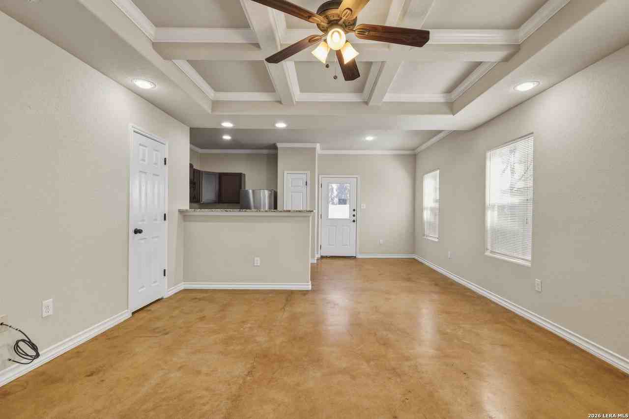 5005 Flipper Dr - Photo 5 of 30