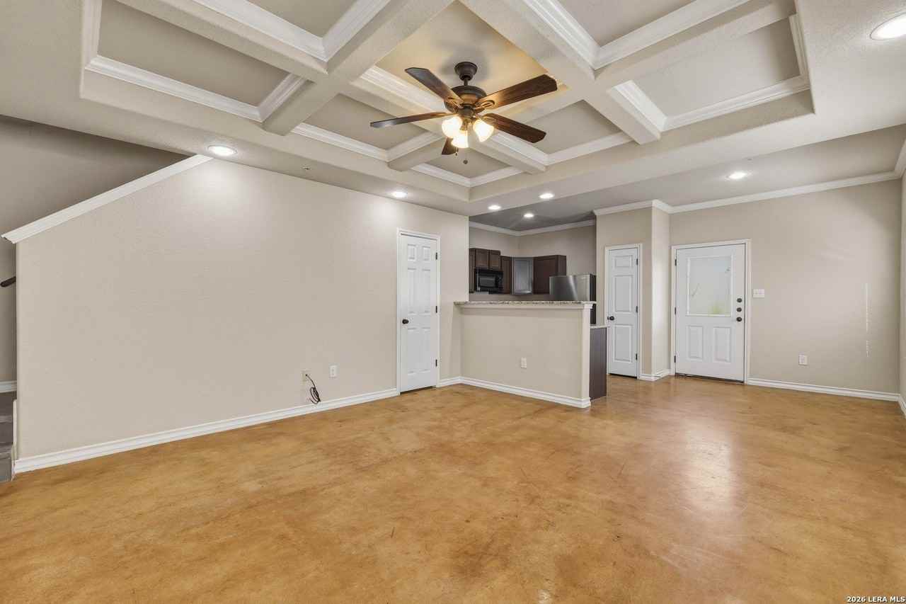 5005 Flipper Dr - Photo 6 of 30