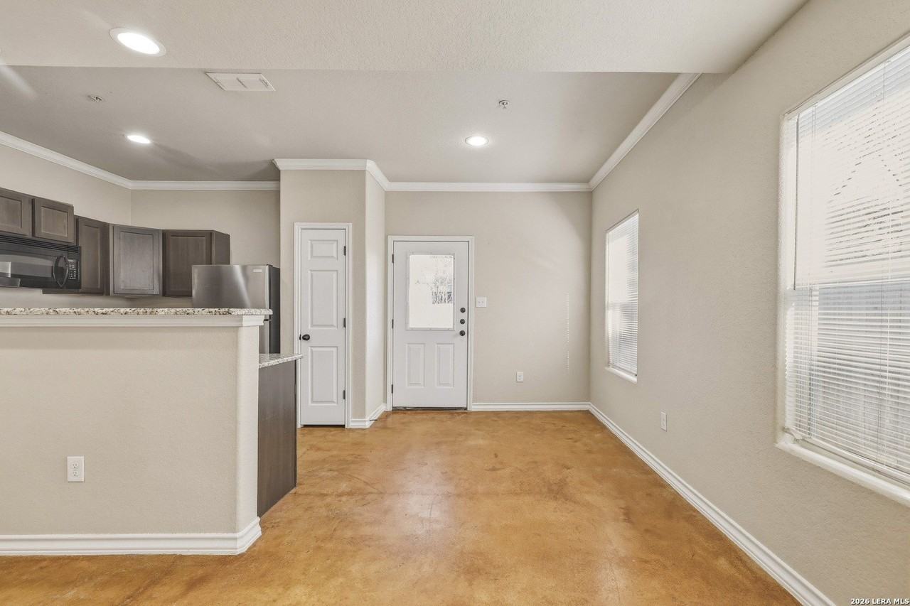 5005 Flipper Dr - Photo 7 of 30