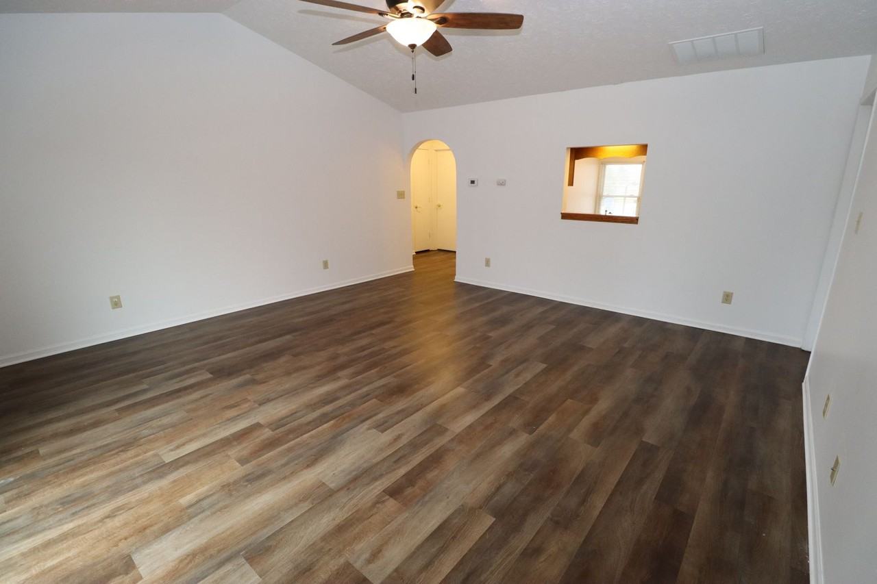 11156 Fall Dr - Photo 2 of 16