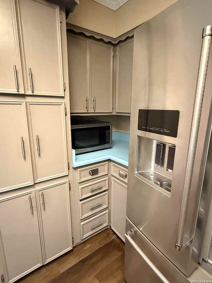 111 Hillcrest Dr - Photo 2 of 18