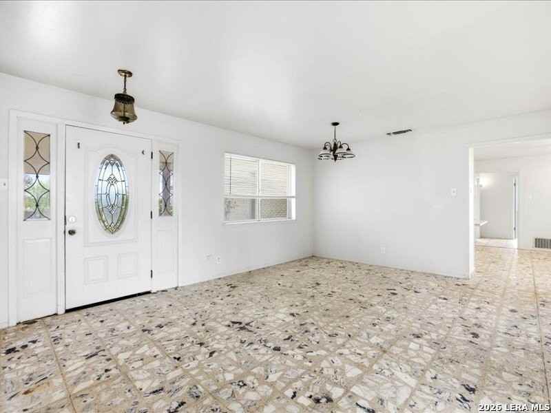 134 Robinhood Dr - Photo 3 of 26