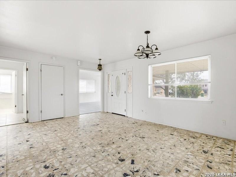 134 Robinhood Dr - Photo 4 of 26