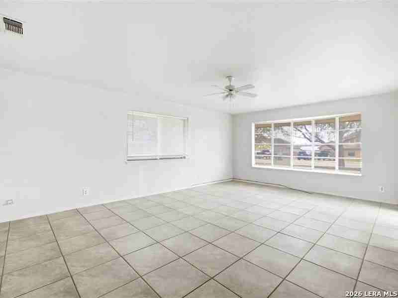 134 Robinhood Dr - Photo 5 of 26