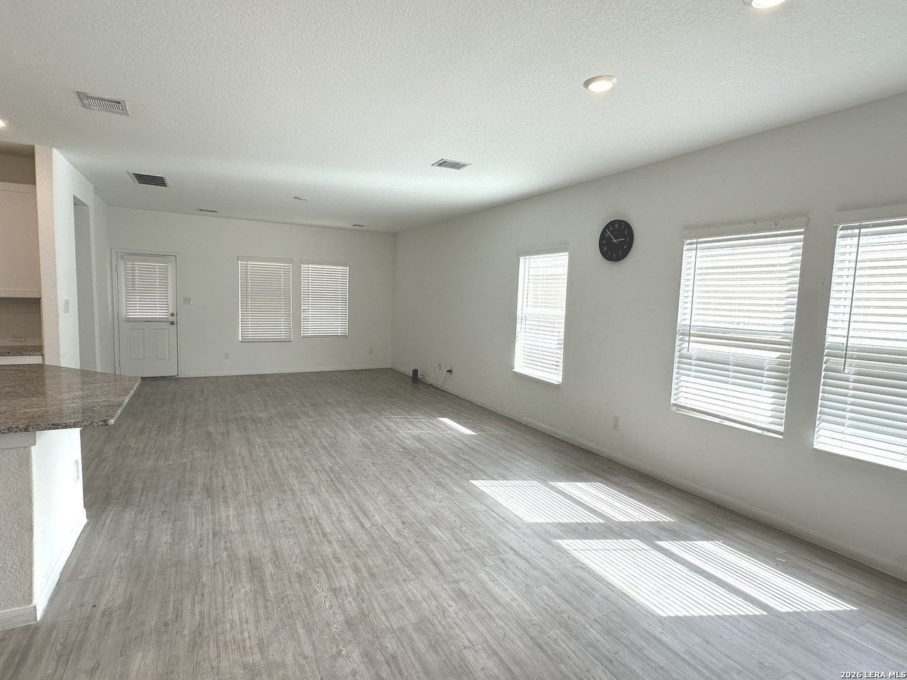 13942 Reservoir Dr - Photo 4 of 24