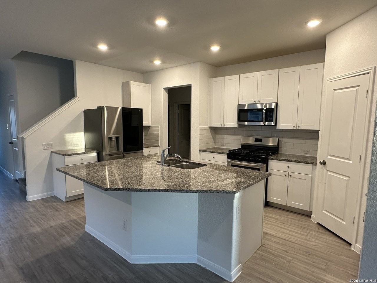 13942 Reservoir Dr - Photo 5 of 24