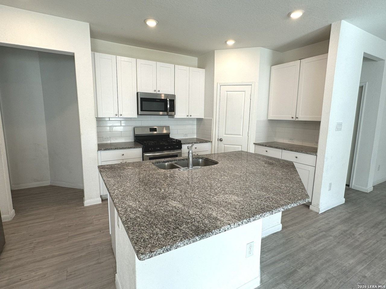 13942 Reservoir Dr - Photo 7 of 24