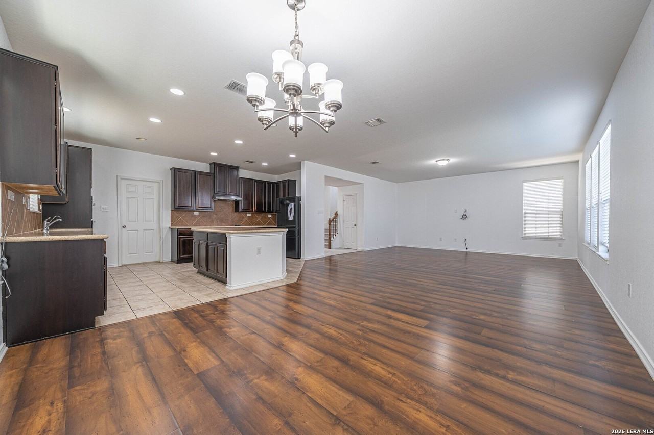 2527 Villa Borghese - Photo 4 of 33