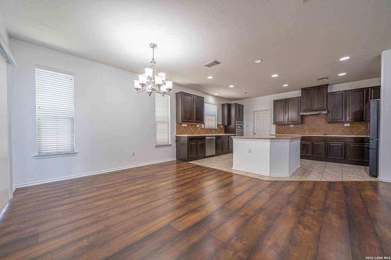 2527 Villa Borghese - Photo 5 of 33