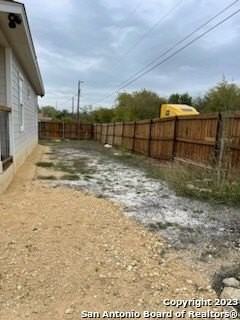 8103 Airlift Ave - Photo 4 of 25