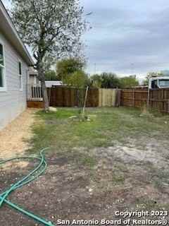 8103 Airlift Ave - Photo 5 of 25