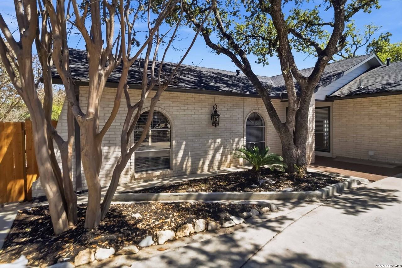 8515 Rockline Dr - Photo 2 of 21