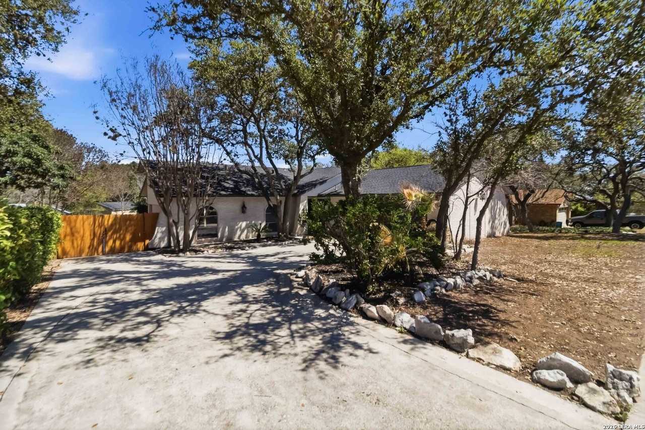 8515 Rockline Dr - Photo 4 of 21