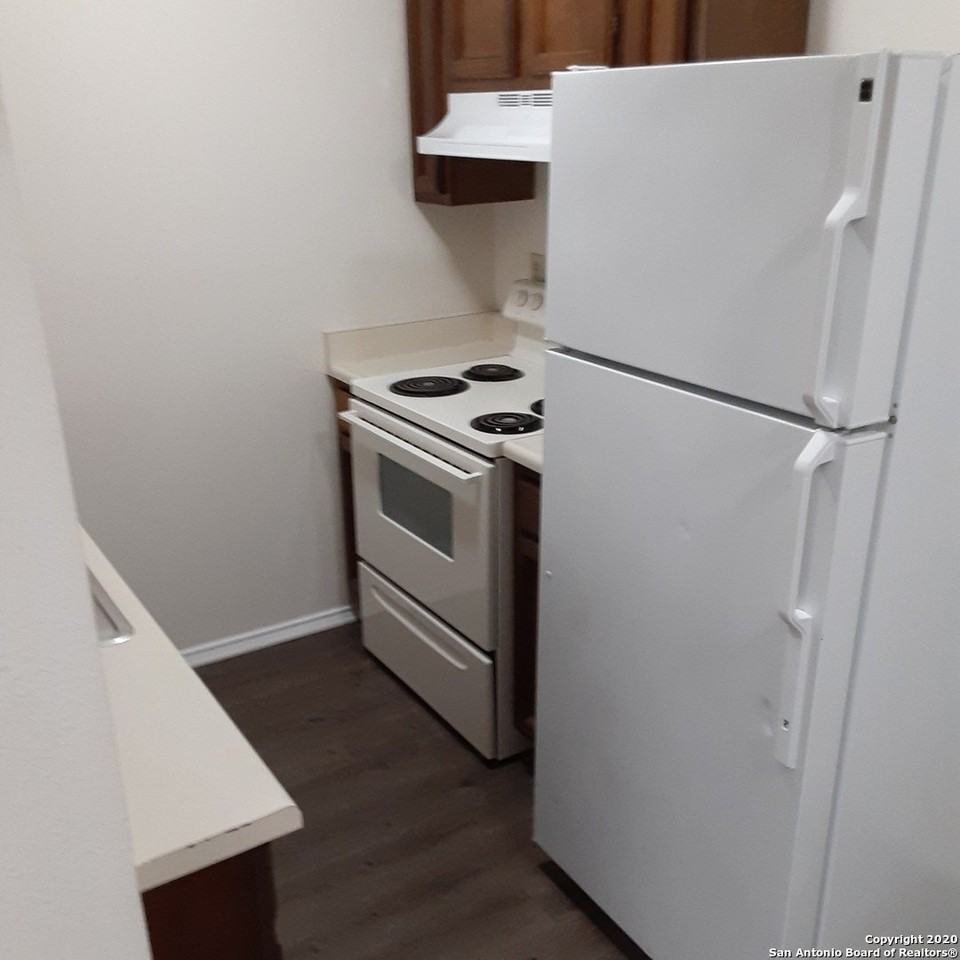 5517 Lochmoor Apt 1 - Photo 4 of 13