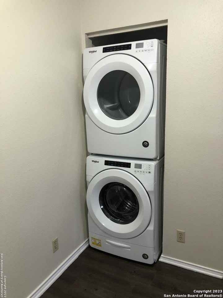 5517 Lochmoor Apt 1 - Photo 6 of 13