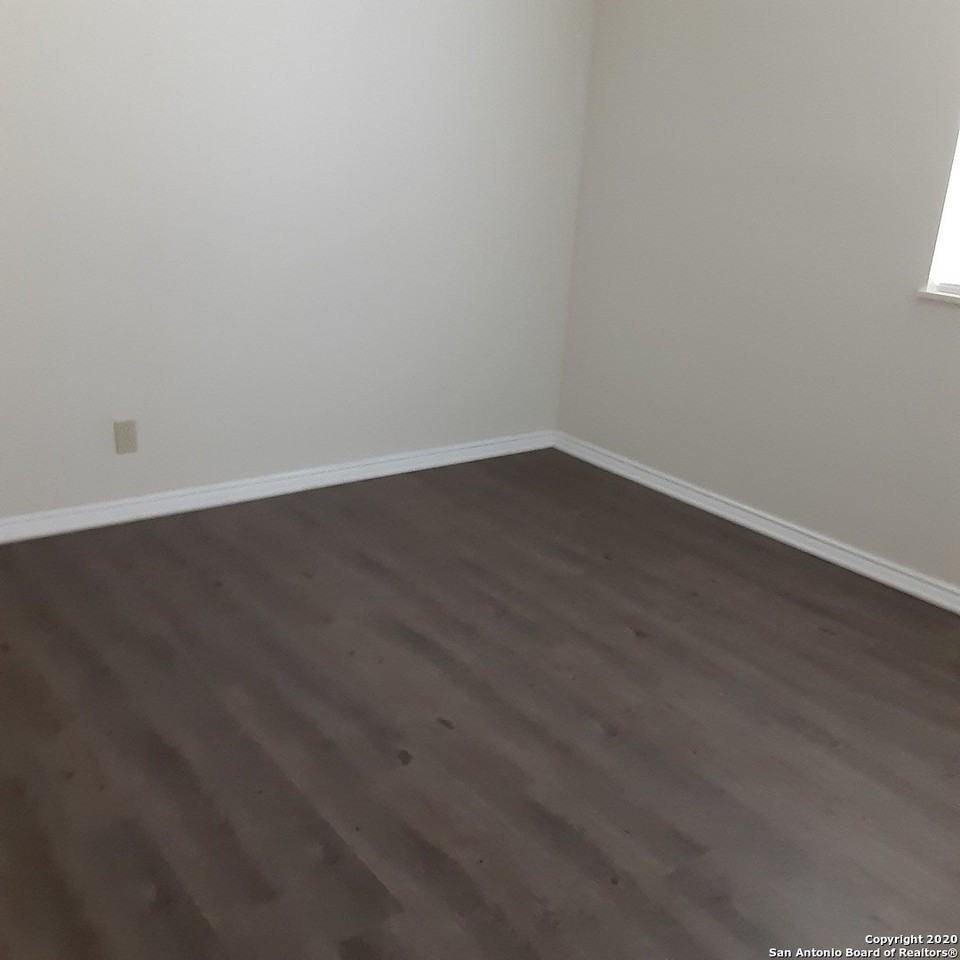 5517 Lochmoor Apt 1 - Photo 7 of 13