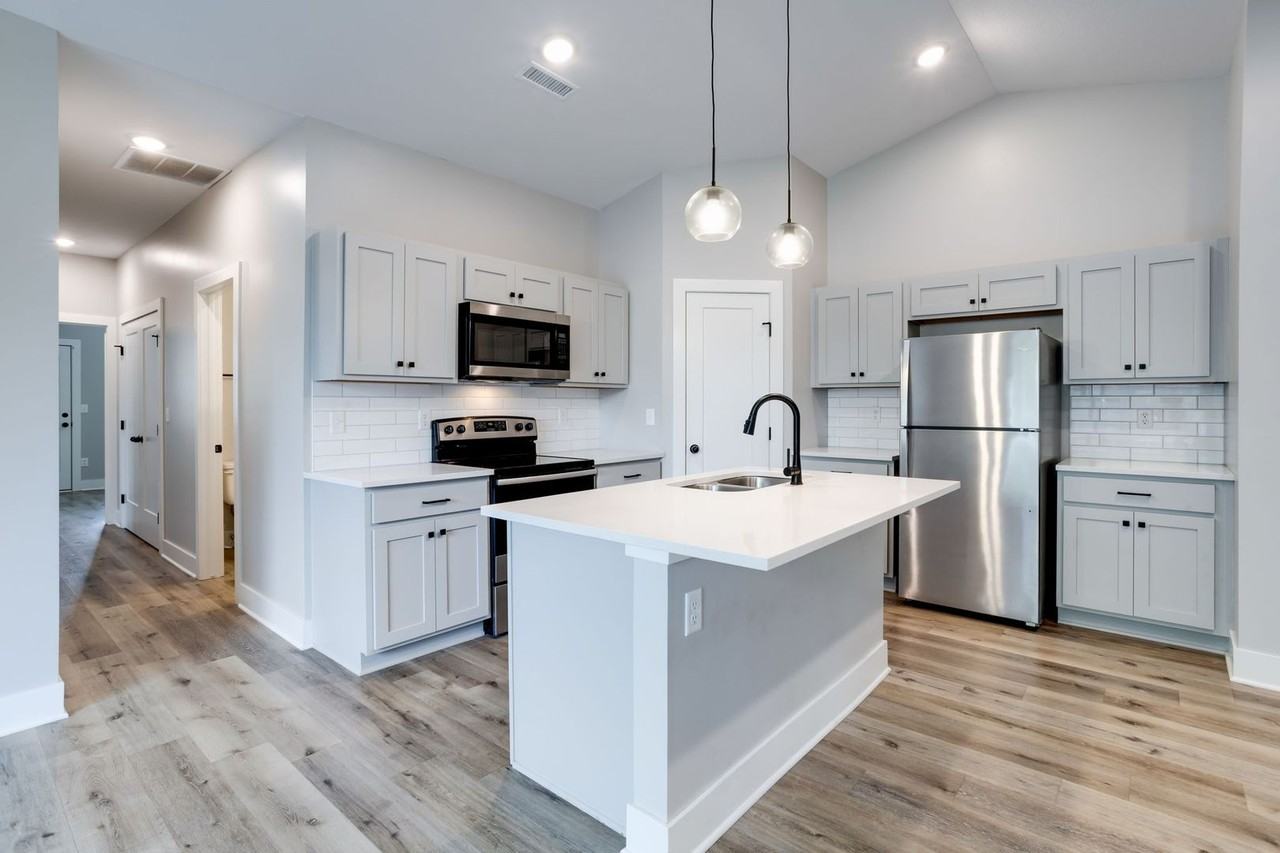 184 S Anna St - Photo 5 of 11