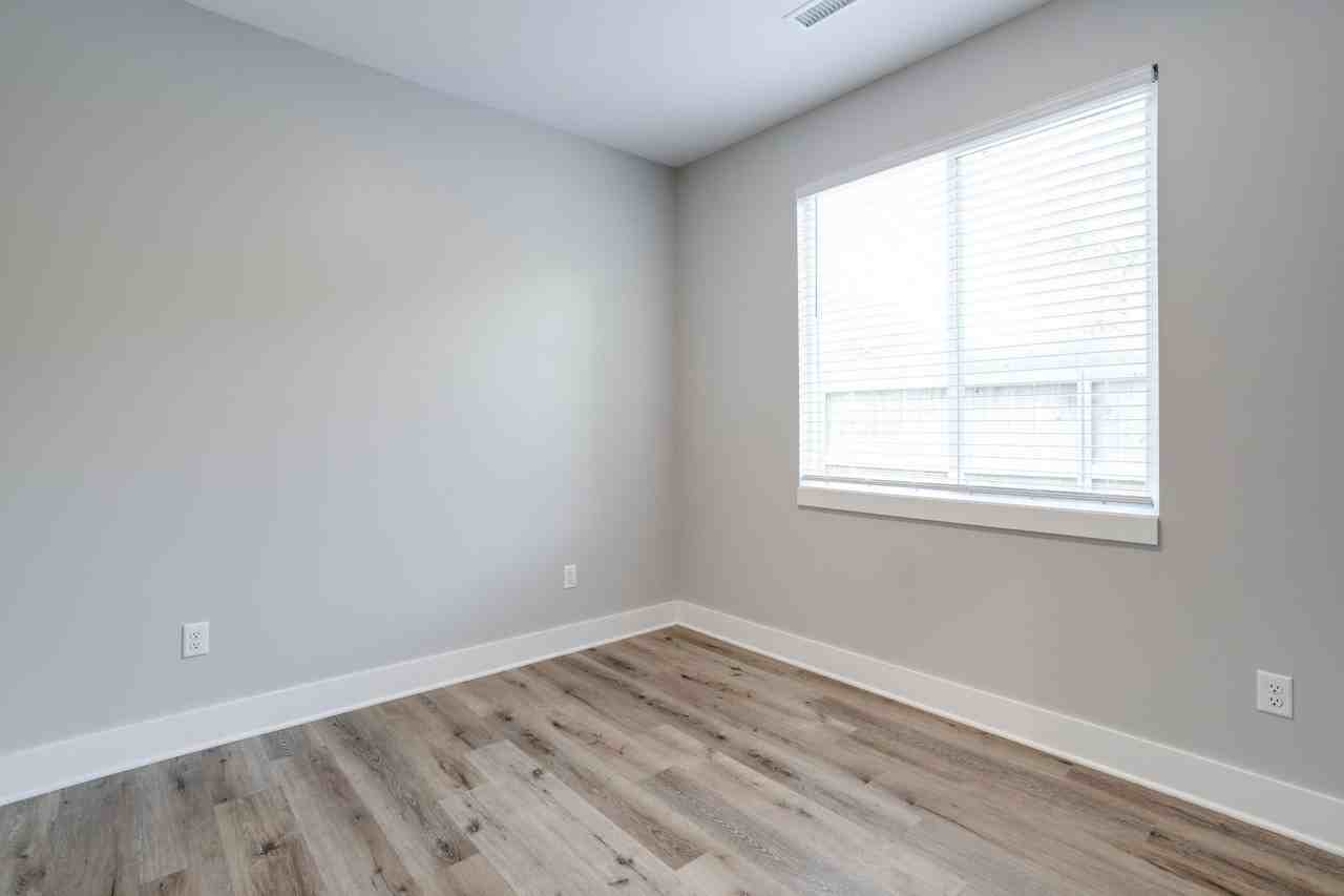 184 S Anna St - Photo 6 of 11