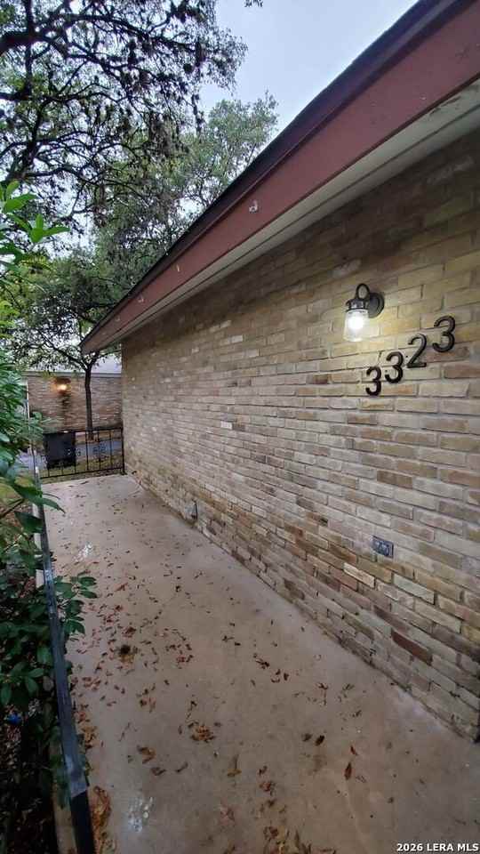 3323 Scenic Ln - Photo 5 of 20