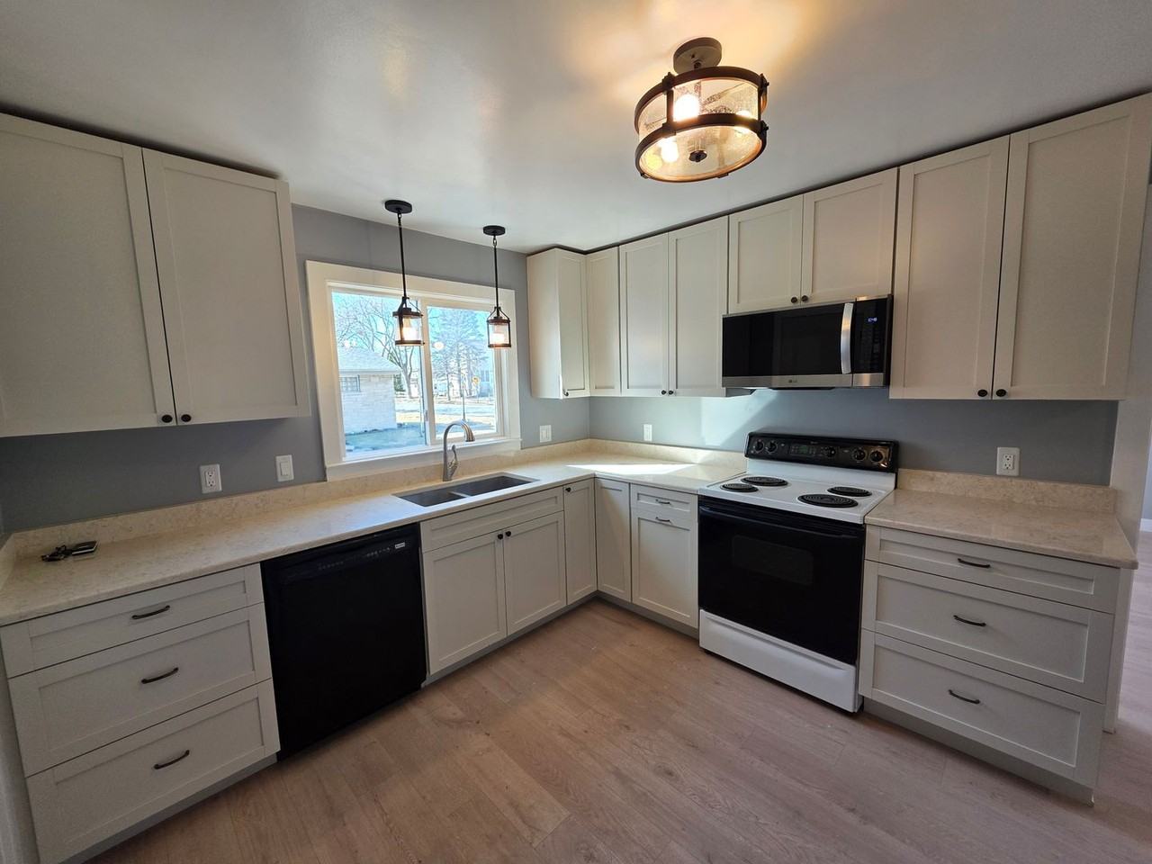 367 Mohawk Ave - Photo 5 of 16