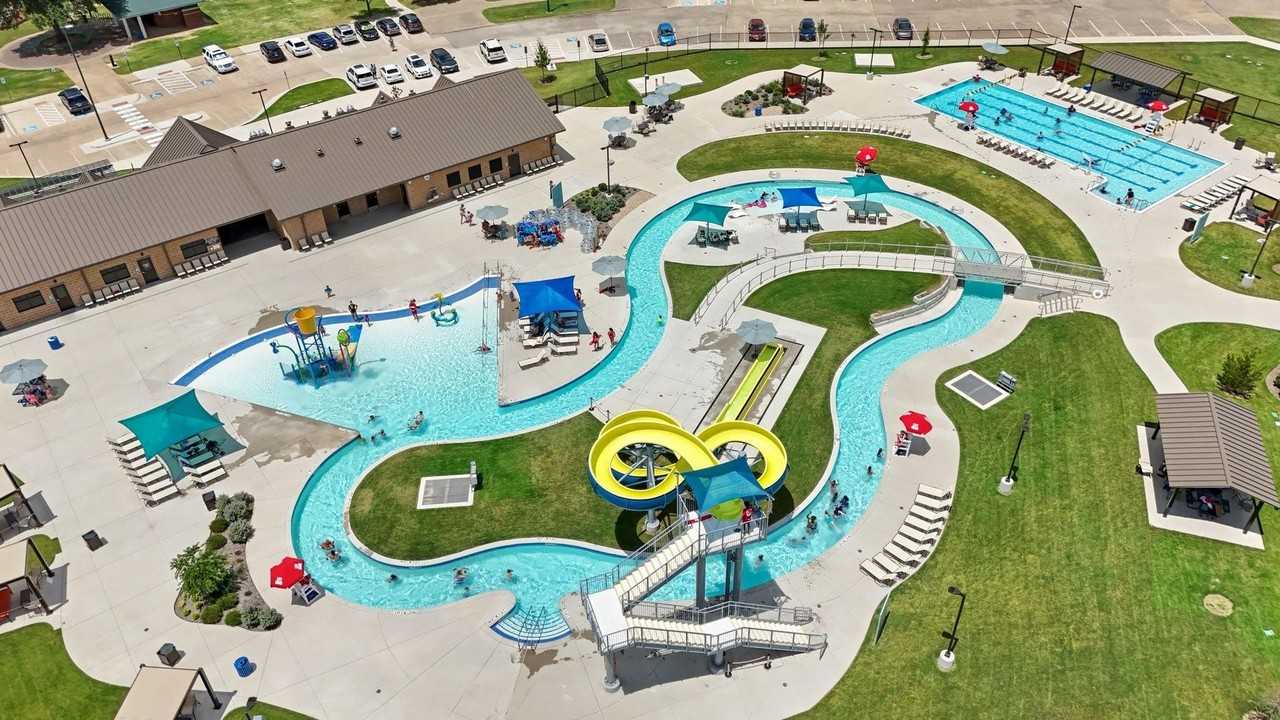 130 Astoria Dr - Photo 2 of 35