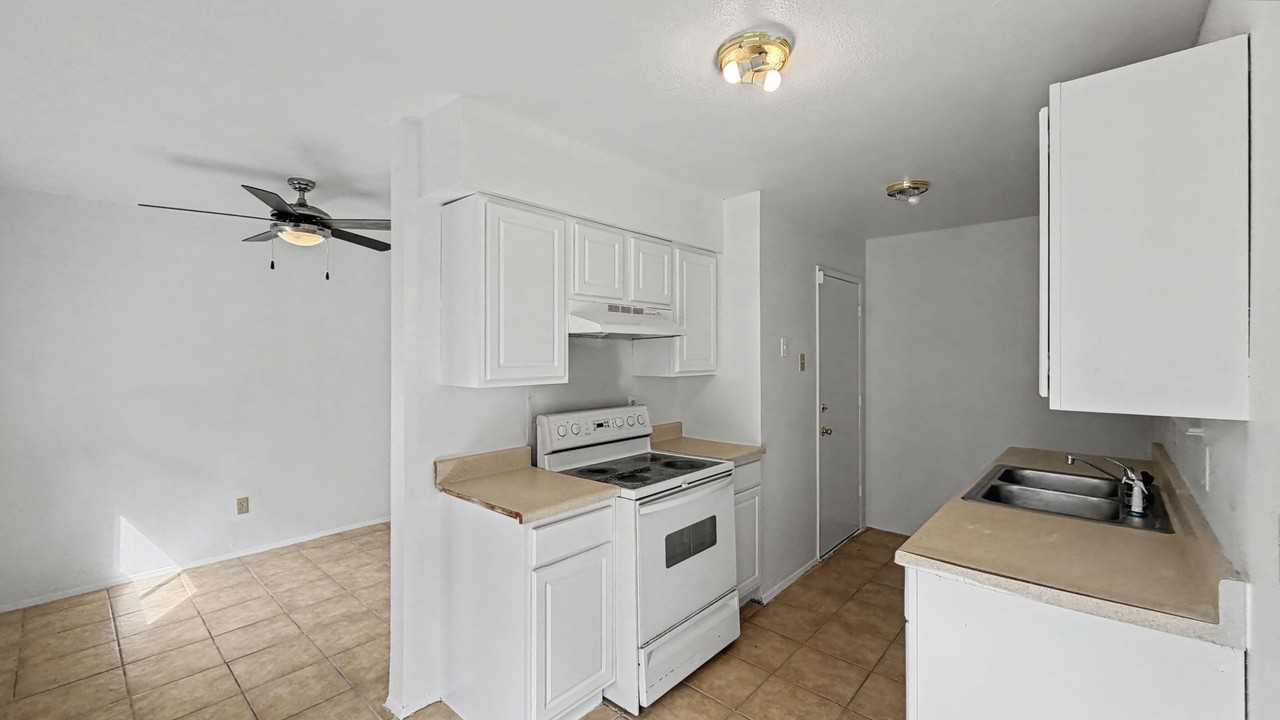 130 Astoria Dr - Photo 7 of 35