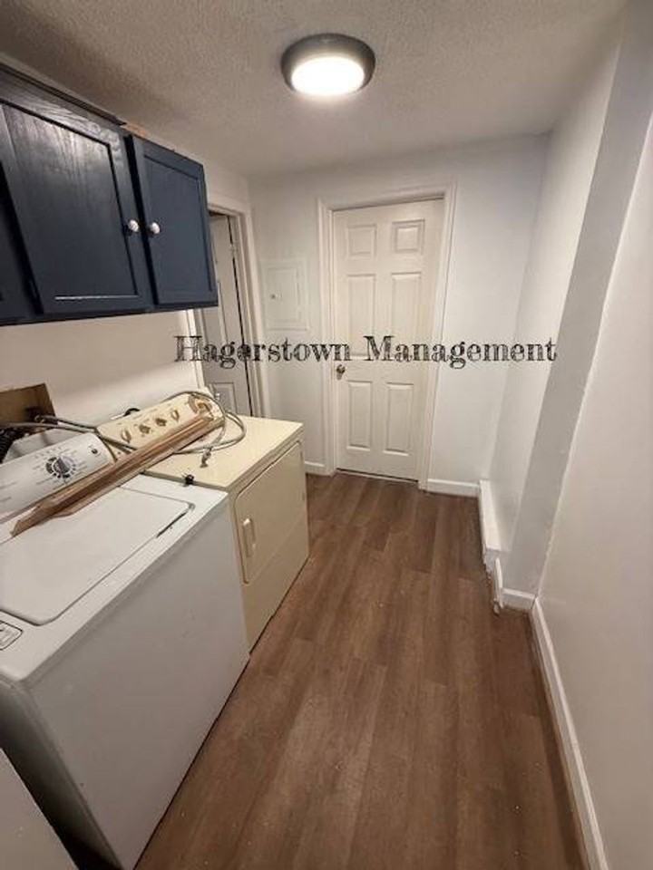 128 Clarkson Ave - Photo 4 of 7