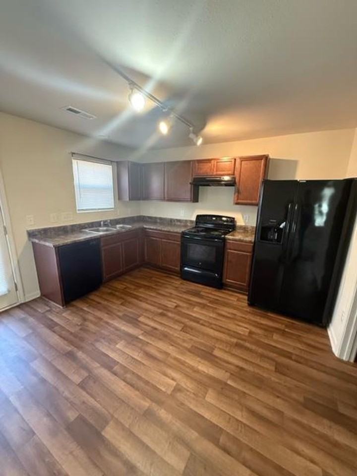 775 Oak Bend Dr - Photo 2 of 10